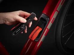 Domane SL 6 ETap Crimson/Trek Black -vélo Soldes DomaneSL6eTap 22 35028 A Alt3