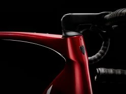 Trek Domane SL 6 ETap Gen 4 Crimson 20 Trek Domane SL 6 ETap Gen 4 Crimson -vélo Soldes DomaneSL6eTap 23 36152 A Alt4