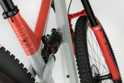 Octane One OMG EVO 29 Pouces - Trail - Gris/Rouge -vélo Soldes OMG EVO 7 1024x682 1