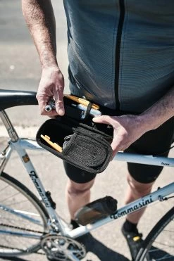 Fidlock TWIST Toolbox Set + Bike Base - Noir 17 Fidlock TWIST Toolbox Set + Bike Base - Noir -vélo Soldes 09653 BLK fidlock TWIST toolbox bikebase outdoor 05