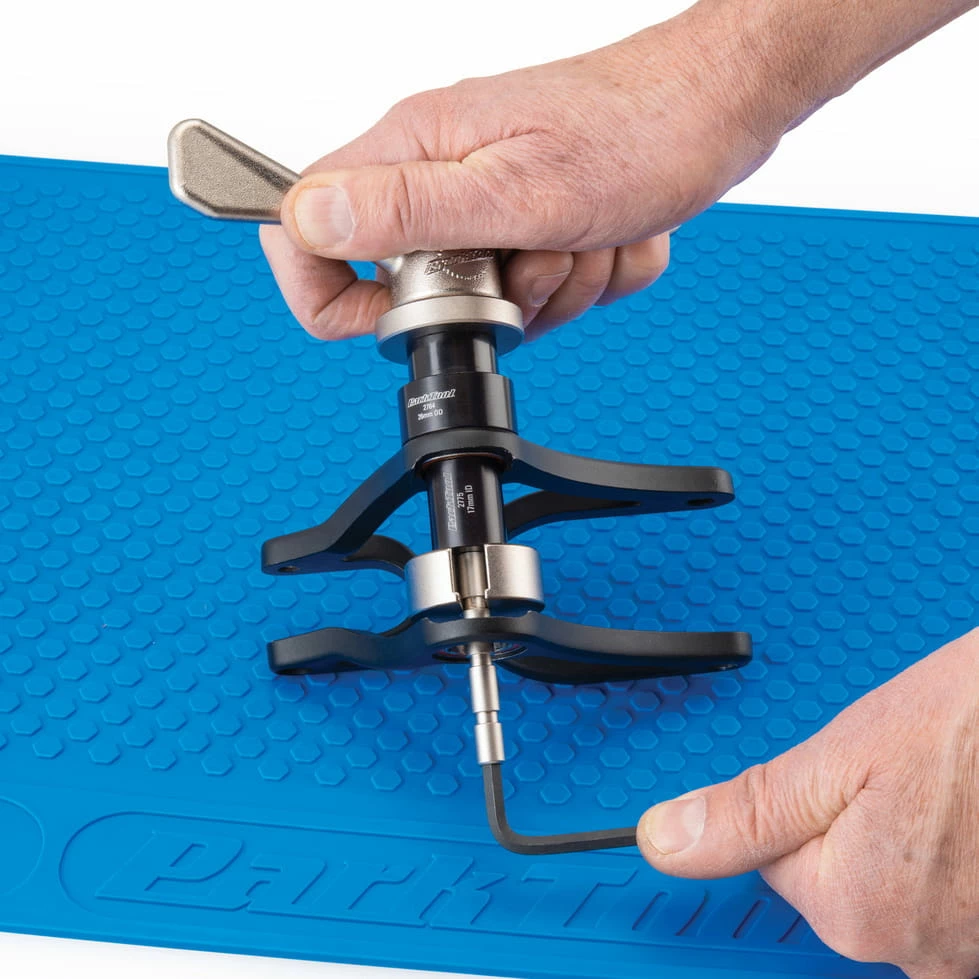 Park Tool OM-2 Support De Table De Travail 38x62cm 5 Park Tool OM-2 Support De Table De Travail 38x62cm – Image 3